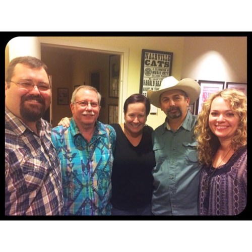 <p>A motley crew to be sure, but I’m proud to be in the company of such fine fiddlers. We’re judging it how we hear it… #fiddle #grandmasters #fiddlecontest #squad  (at Country Music Hall of Fame and Museum)</p>