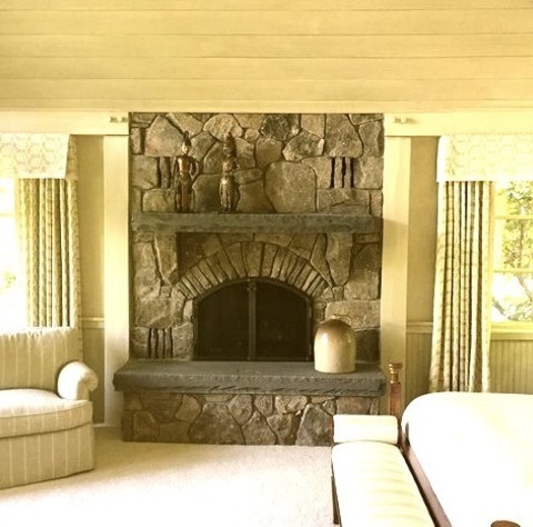 Bedroom New YorkAn Illustration Of A Medium-sized Master Bedroom In The Mountain Style With A Carpeted