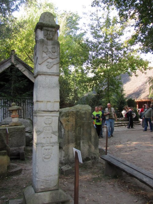 lamus-dworski:Statue of Świętowit/Światowid (Svetovid) in Biskupin, Poland [source].