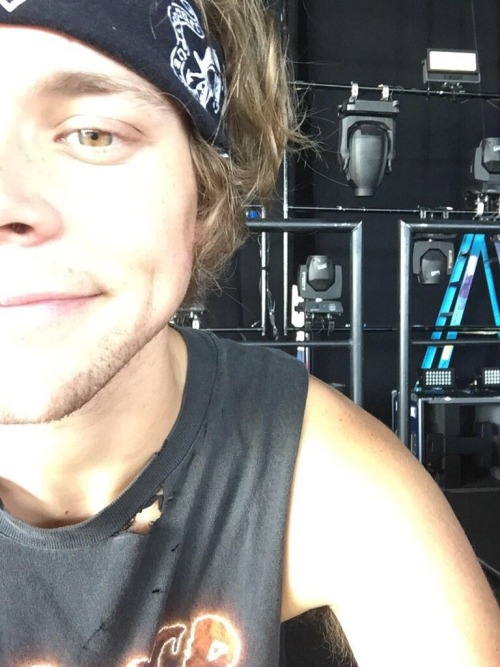 nahyaajenee:Babe x