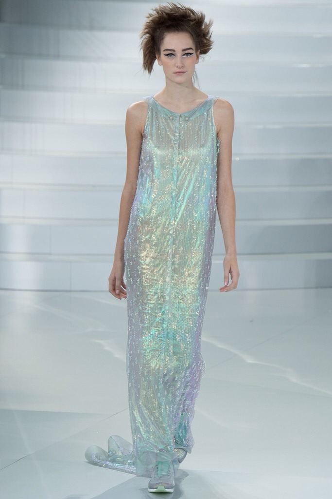 deadbloom:  Magical luminescent look from the Chanel Couture Spring 2014 runway.