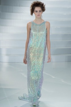 deadbloom:  Magical luminescent look from the Chanel Couture Spring 2014 runway. I’m in love with this. The collar! 
