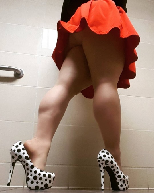 s-gs-world:  ❤ Sexy Mrs. Nylonsandsocks ❤