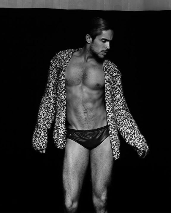 divinityman:  JAVIER COVOby Marcos Domingo Sánchez  