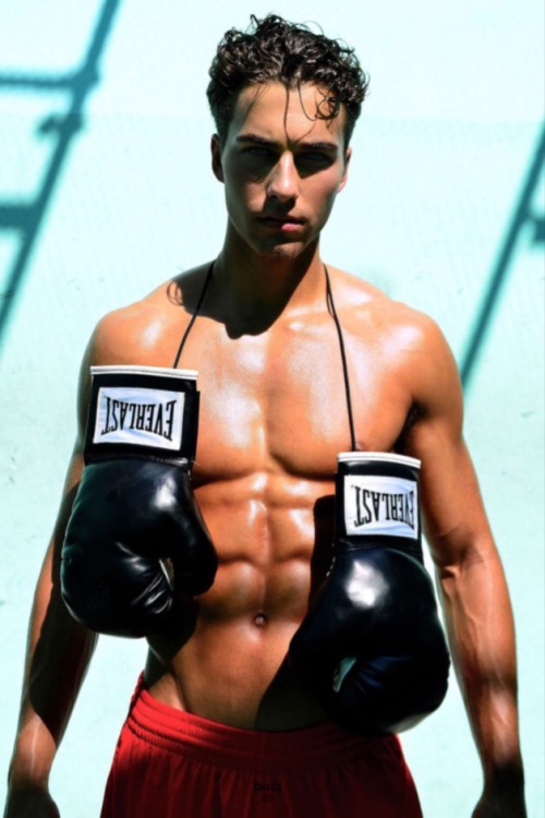 completelyfine: malemodelhq:  The Italian Stallion, Nic Palladino www.nicpalladino.com Photo by Stevan Reyes 