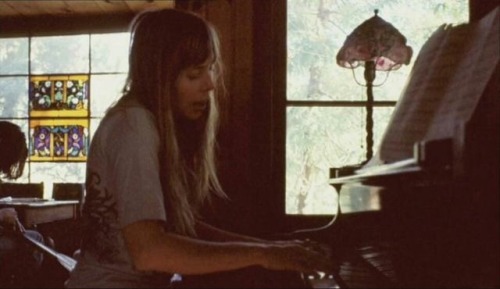 spiritof1976:Joni composing in her home, 1971