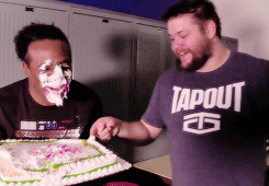 theunicornstampede: Kevin Owens eating cake and looking like a harmless murder bear ≧◠ᴥ◠≦ 