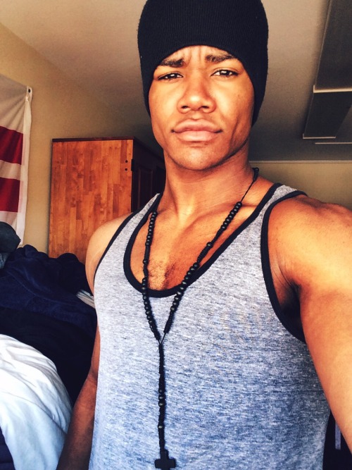 thepurpleinyou:  cocoaamaduah:tuskegeejetter:Reppin blackout Friday  So… Where have you been all my life ?  Omg