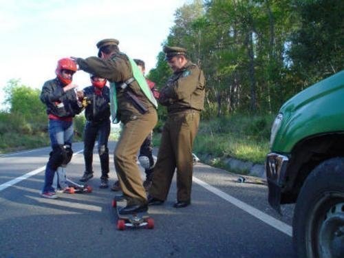 jaidefinichon:  mi cabo se va sacar la chucha en el skate
