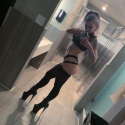 stripper-locker-room:  https://www.instagram.com/salem84_x/