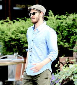 andrewgarfield-daily:  Andrew Garfield heads to lunch at Locanda Verde in Tribeca on Wednesday afternoon (June 25) New York City. 