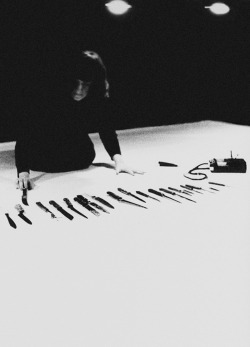likeafieldmouse:  Marina Abramovic - Rhythm 10 (1973) “In her first performance Abramovic explored elements of ritual and gesture. Making use of twenty knives and two tape recorders, the artist played the Russian game in which rhythmic knife jabs