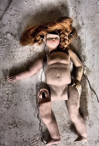 sixpenceee:  One of Spain’s Abandoned Doll Factories (Source) (Masterpost of World’s