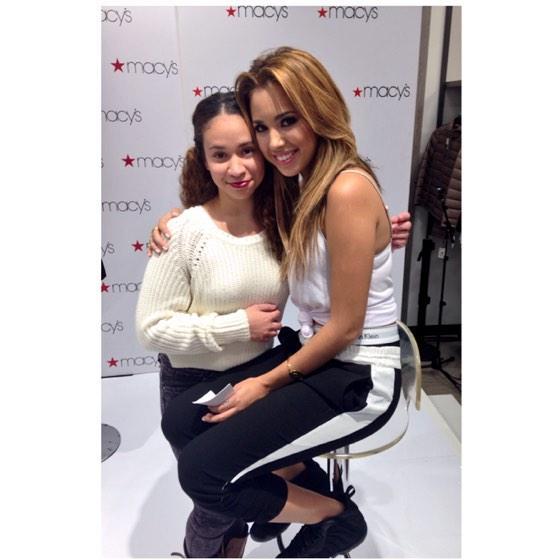 mizzjasminevillegasnewz:  jasmine v with a fan