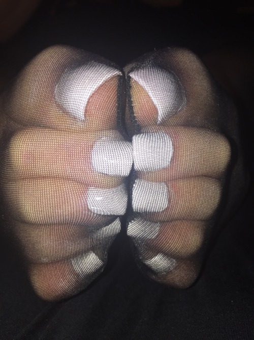 madisonsfeets:  White nails n stockings:)