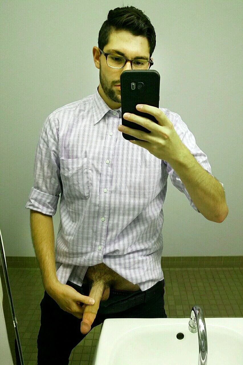 brainjock:  Husky-N-Hung Str8 Bondage Bro!  Meet sexy str8 stud Matt! He’s 6'1,