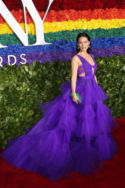 elementarystan:Lucy Liu arrives at Radio City Music Hall for the 2019 Tony Awards (June 9)