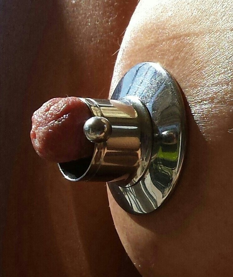 scottnikipowers:  Nikis awesome nipples!  nippl verschönerung, nicht für alle aber