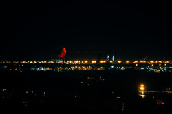 se17enteen:  Red Moon by Guillermo Murcia on Flickr. 