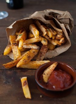 fooderific:  in-my-mouth:  Seasoned Fries