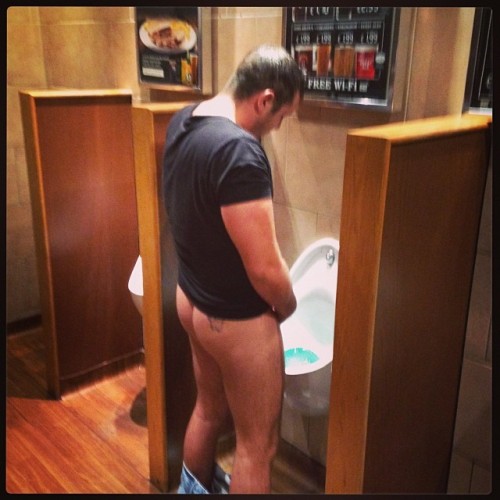 ineedtopiss4u: At the urinal