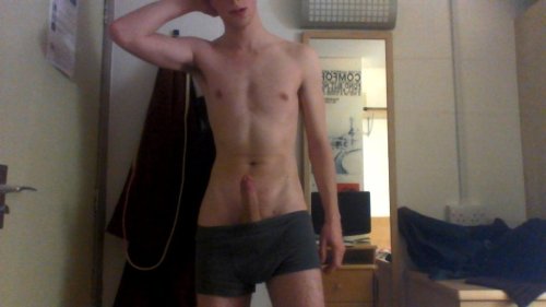 http://hotnekkidboiz.tumblr.com/post/44053239742
