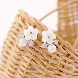 coffee-graphy:Gold Plated Flower Shell Stud Earrings♥ Discount code : shan ♥