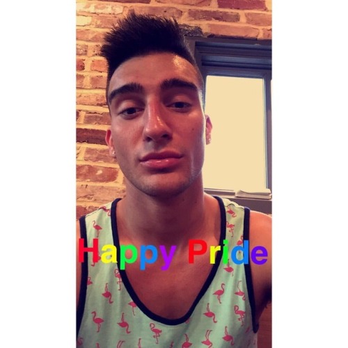 HAPPY PRIDE DC! ️‍️‍··#snapchat @trevor_casper #capitalpridedc #pride2017 #gay #twerk #prideparade 