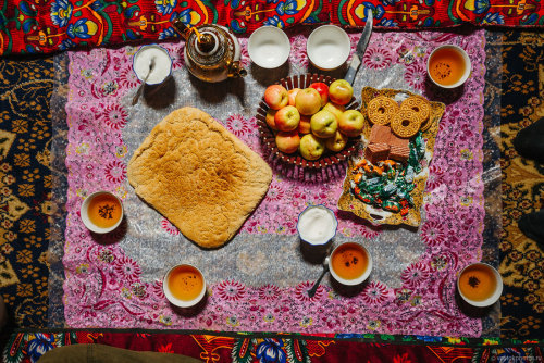 doitlikeachic:Lunch in Tajikistan.
