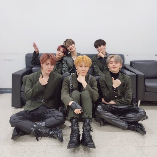 VERIVERY_OFFICIAL twitter update with Dongheon, Hoyoung, Gyehyeon, Yeonho, Yongseung, and Kangmin (1