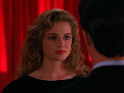 zephyrinthesky:Some of your friends are here.A walk through the Black Lodge.Twin Peaks. Season Two. 