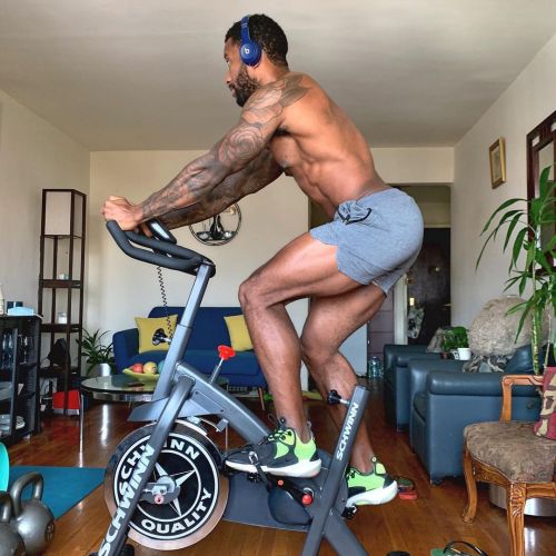 Calvinmyershealthandwellness:my New Toy! A Little After Turkey Day Cardio @Calvinmyershealthandwellness