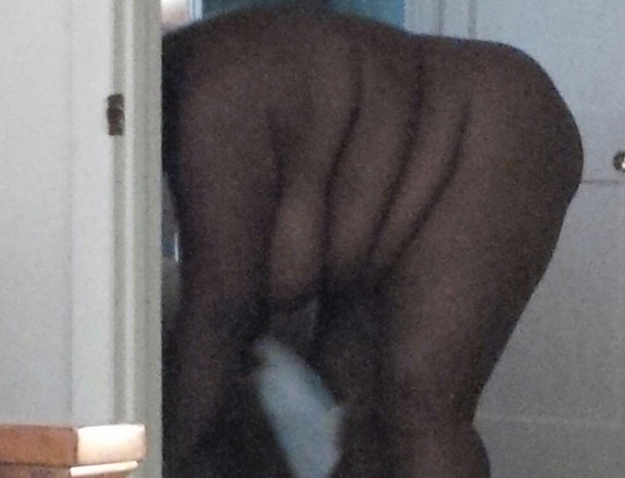 bellylover4life:  bellylover4life:  Trips to the bathroom make for the best photo