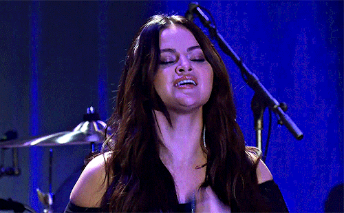 SELENA GOMEZ & COLDPLAYperforming Let Somebody Go @ the Late Late Show