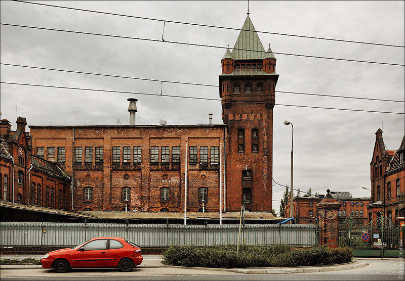 destroyed-and-abandoned:  Wroclaw, Poland Source: zzuka (flickr)