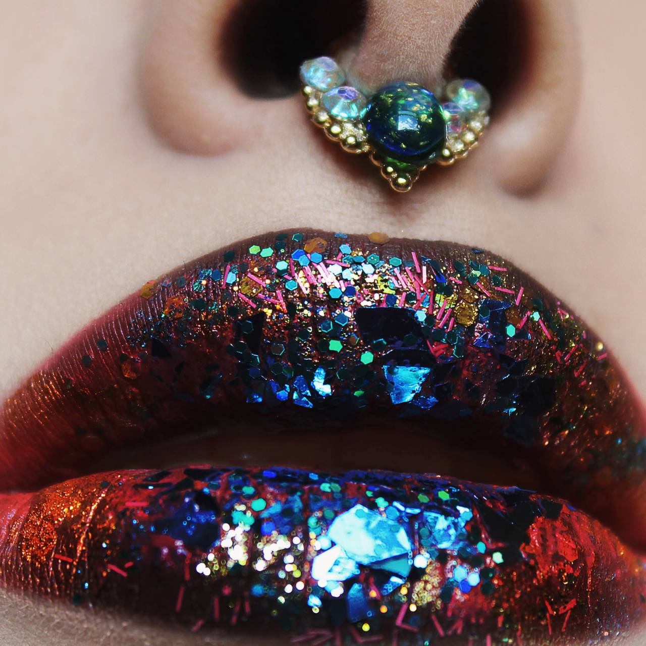 cosmic-noir:  leejiejie:  Whenever see fancy/superfab makeup I always think of cosmic-noir