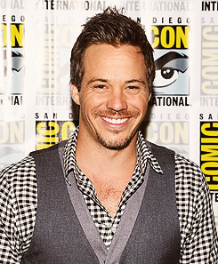 lanaptheevilpanda-deactivated20: Once Upon A Time cast @ sdcc13 - Michael Raymond-James 