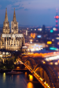 plasmatics-life:  Köln ~ By Vivien J-Dora 