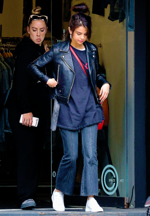 selenamariedaily:  Selena Gomez out in Soho, NYC on September 2nd, 2017.  