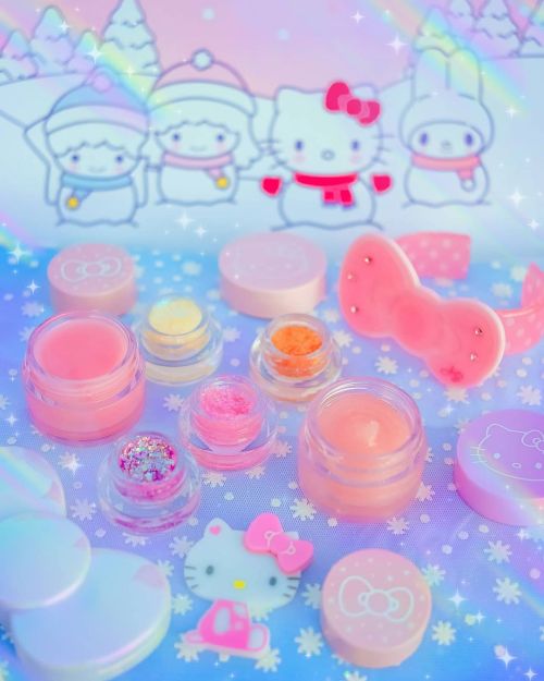 Picture of the last pieces of the Hello Kitty x Colourpop set!! Cute lil glitters, and a lip scrub s