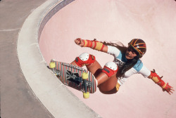 tigersurfshop:  Peggy Oki 女生滑板 Shred