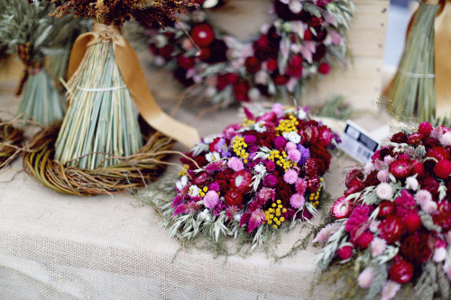 I love these pink and yellow dried flower bouquets! 