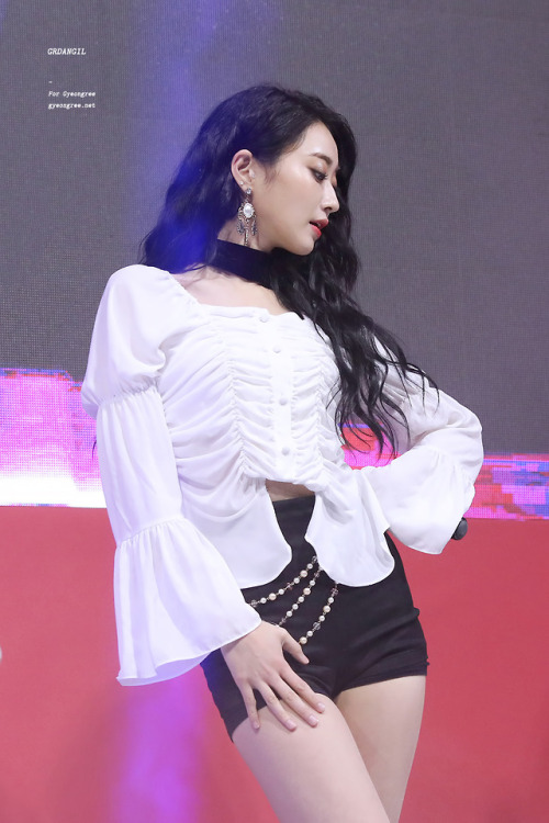 GYEONG REE18.12.13 | White Family Day © 박경리단길 ‏ // do not edit