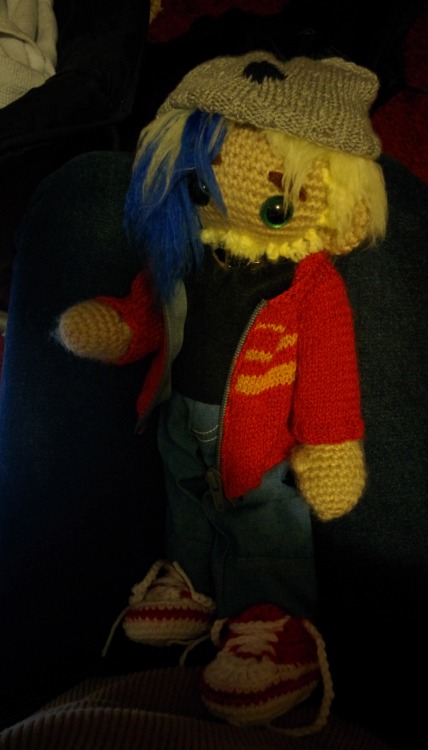 Pierce, OC belonging to @daveactualstrider. Amigurumi by me, @yarnmonger!Bonus Cyndaquil becaus