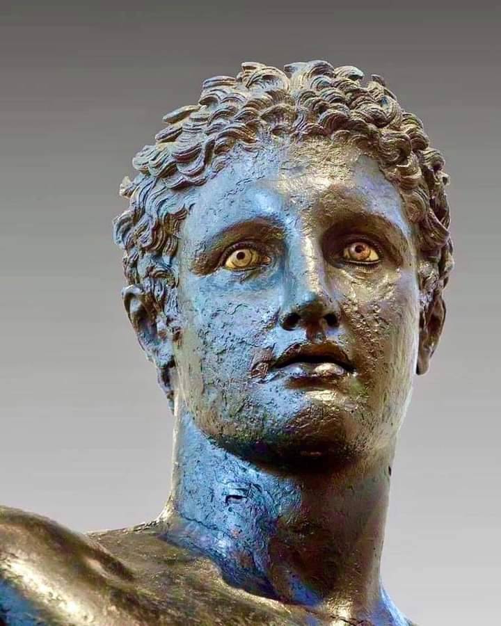 homobuenosaires:Euphranor de Sicione. Joven de Antikythera, Bronce, ca 340/330 a C. Detalle.