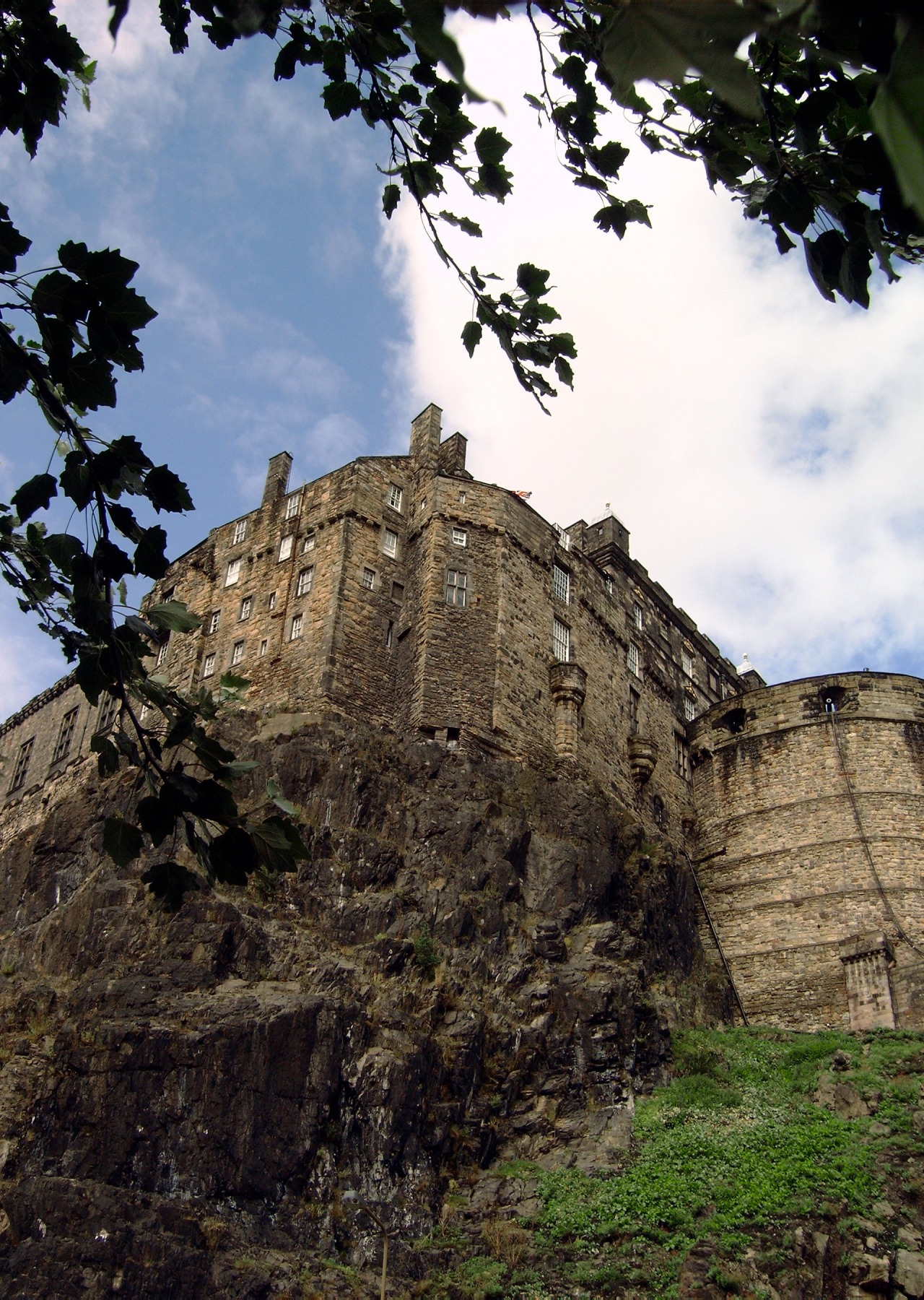 cityhopper2:  Edinburgh Castle, Edinburgh,  Scotland   photography by cityhopper2