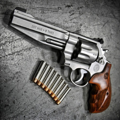 gunsknivesgear:  The Revolver.