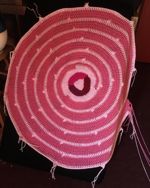 It’s getting bigger every day! #stevenuniverse #crochet #blanket #wip #stevenshield Commission
