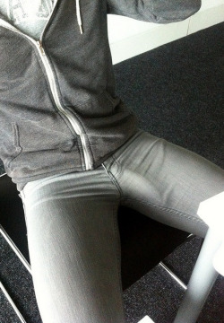 skinnyjeanssagger:Found another pic of myself in hot, tight jeans.