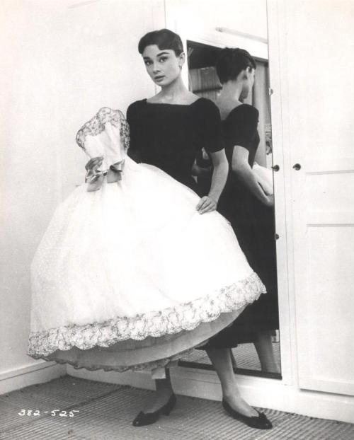 theniftyfifties:Audrey Hepburn